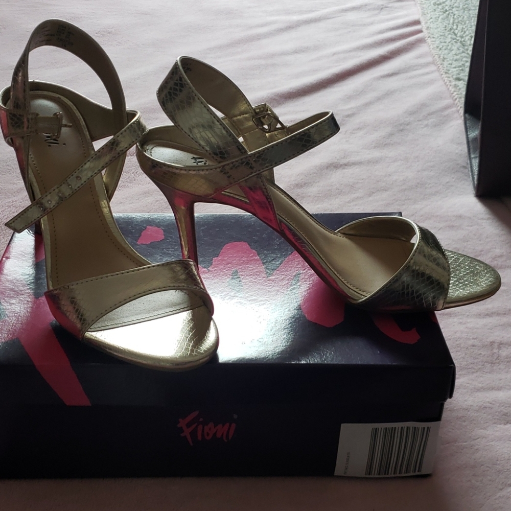 Fioni Gold Heels